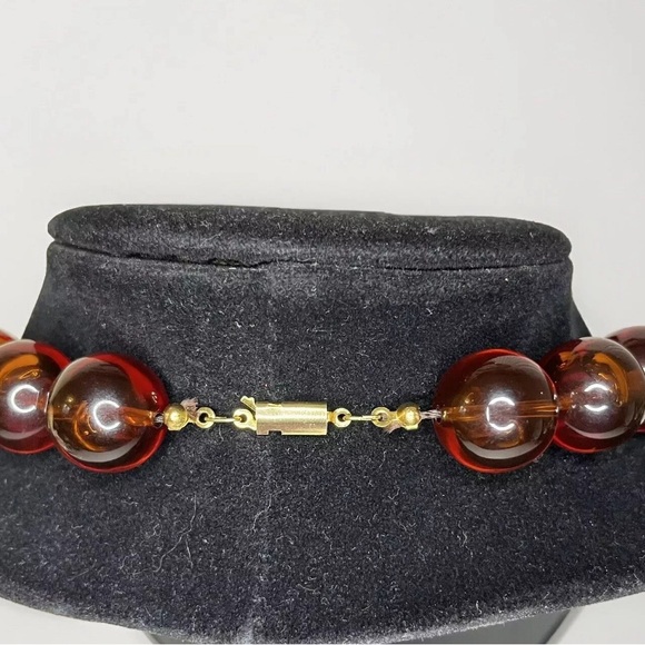 Vintage Amber Lucite Graduated Beaded 19” Chunky Necklace Gold Tone - Picture 5 of 6